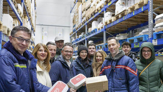 Informationsaustausch bei der Firma gastromaster Aldinger mit Oberbürgermeister Peter Boch, dem Ausschuss für Wirtschaft und Dig