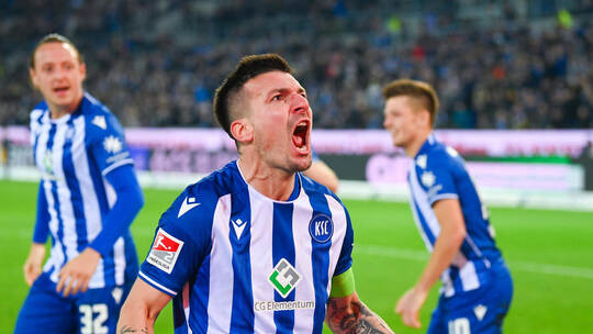 Germany, Karlsruhe, 17.02.2024, BBBank Wildpark, Karlsruher SC vs Fortuna Duesseldorf - 2. Bundesliga, Jerome Gondorf (K