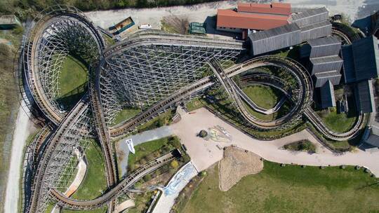 Die Holzachterbahn "Mammut"