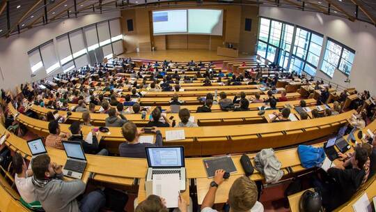 Studierende im Hörsaal