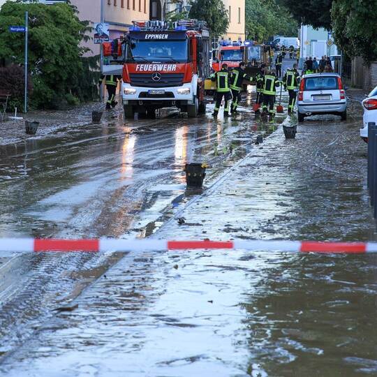 Überflutete Straßen nach Gewitter