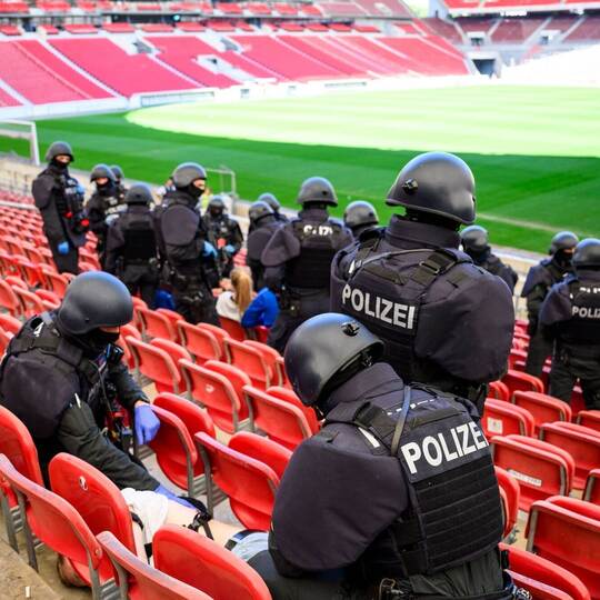 Übung einer Einsatzlage zur Fußball-Europameisterschaft