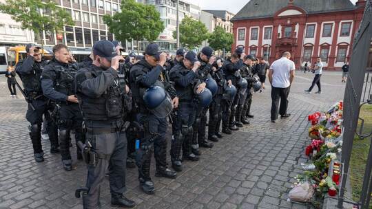 Trauer um getöteten Polizisten in Mannheim Trauer um getöteten Polizisten in Mannheim