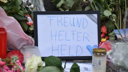 Mannheim: Trauer um bei Messerattentat getöteten Polizisten