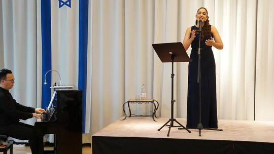 Wunderbarer Liederabend: Shai Terry und Pianist Adi Bar Soria. Dietmar Bastian