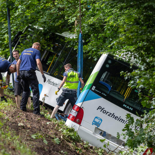 Busunfall Würmtal Tiefenbronn Bergung