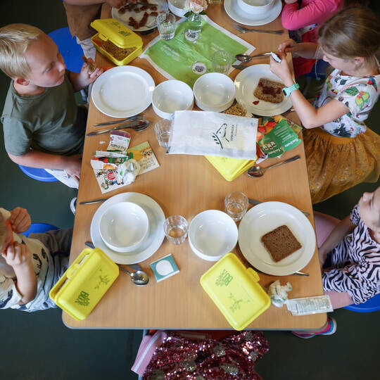 Bio-Brotboxen für Hamburgs Erstklässler