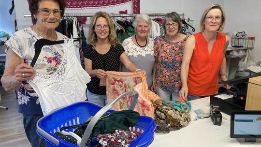 Erika Müller (von links), Angela Selinger, Marie-Luise Berger, Birgitta Castek und Petra Klisa arbeiten ehrenamtlich im Mühlacke
