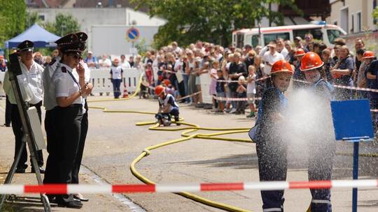 Auch die Jugendfeuerwehr aus Königsbach-Stein ist beim Pokalwettkampf in der Nachbargemeinde Eisingen angetreten. Roller