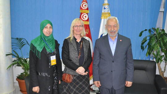 Professorin Susanne Schröter (Mitte) sucht das Gespräch mit wichtigen Vertretern des Islam, wie hier mit Rachid Ghannouchi, dem