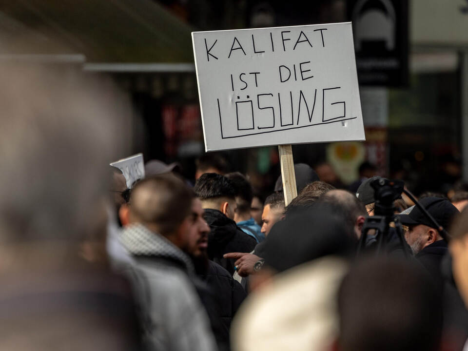 Islamisten forderten bei einer Demonstration in Hamburg jüngst ein Kalifat. Axel Heimken/dpa Demonstration der islamistischen Szene in Hamburg