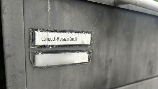 Polizei geht gegen rechtsextremes Magazin «Compact» vor