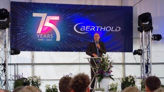 Der Enkel des Firmengründers, Anselm Berthold, sprach als Familiengesellschafter und betrachtete gedanklich Historie, Gegenwart