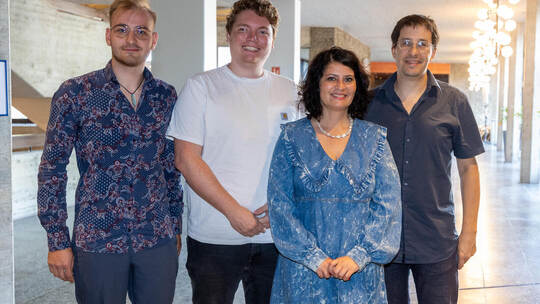 Sind nun eine Fraktion (von links): Marvin Weiß (Die Linke), Felix Herkens und Sunita Vimal (Bündnisgrüne) und Christof Weisenba Fraktion B90 WiP Die Linke