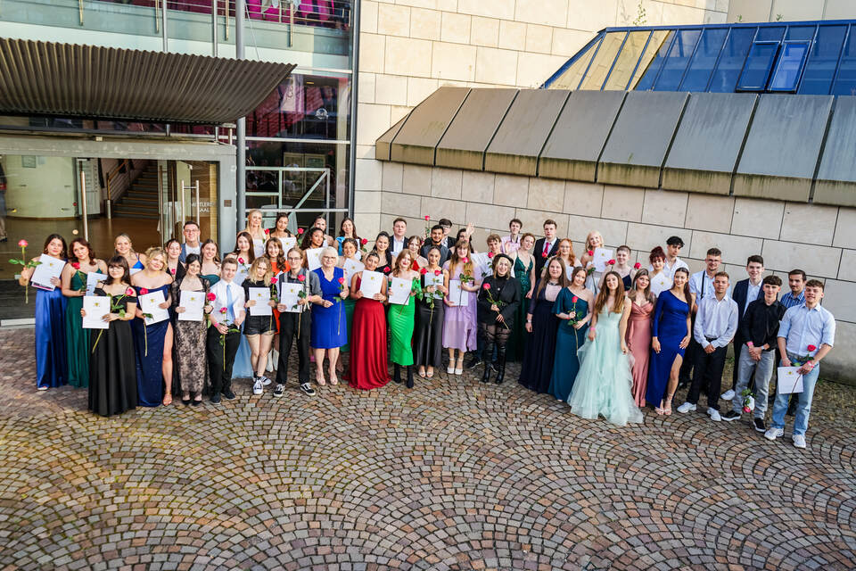 Das sind die Abiturientinnen und Abiturienten aus Pforzheim, dem ...