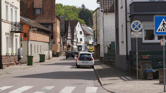 Wenn es nach dem Lärmaktionsplan geht, soll man künftig auch in der Langen Straße in Ersingen nur noch Tempo 30 fahren dürfen. I