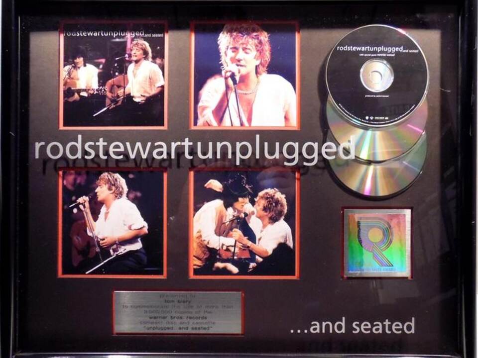 Der RIAA Award (Recording Industry Association of America) wurde für mehr als drei Millionen verkaufte Tonträger von Rod Steward