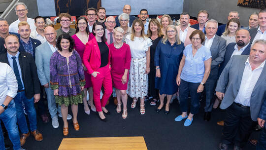 Unter den 40 Stadträten die kürzlich im Großen Ratssaal verpflichtet wurden, haben 14 erstmals den Sprung in den Pforzheimer Gem Verpflichtung neuer Gemeinderat