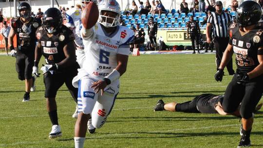 Hier kommt er: Der Pforzheimer Quarterback Rayna Stewart ist der Top-Punktesammler in der 2. Liga Süd. Foto: PZ-Archiv, J. Kelle