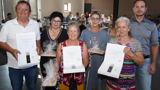 Thomas Seyffarth, Silvia Groß, Sigrid Bellitto, Martina Frey und Christine Fischer erhalten in der jüngsten Ratssitzung von Bürg