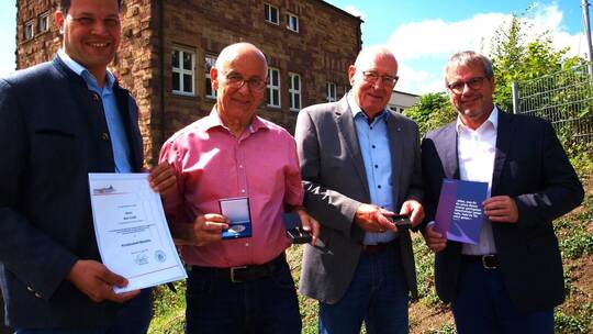 Bürgermeister Aaron Treut (von links) mit Karl Craiß, Werner Hupbauer und Ex-Bürgermeister Andreas Felchle. Filitz
