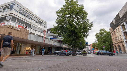 Um diesen Gebäuderiegel geht es: Die Östliche Karl-Friedrich-Straße zwischen den Hausnummern 3 und 11 gehört kurzzeitig komplett CA Östliche Technisches Rathaus