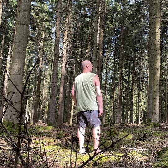 Oleg, Offizier der ukrainischen Armee, ist im Krieg schwer verwundet worden. Er ist zur Behandlung und Rehabilitation in Deutsch