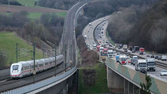 ICE-Strecke zwischen Köln und Frankfurt ICE-Strecke zwischen Köln und Frankfurt