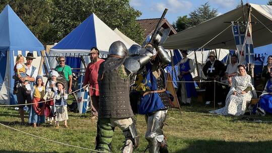Hautnah konnte das begeisterte Publikum die Schaukämpfe der Bruchsaler Ritterschaft miterleben.