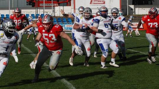 Im Hinspiel kam Wide Receiver Joshua Purdie (links) gegen die Fursty Razorbacks besser durch als beim schweren 23:17-Sieg im Rüc
