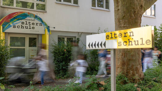 Die Elternschule am Helios Klinikum macht zum Monatsende zu. Einige Hebammen wollen ihr Angebot trotzdem aufrecht erhalten.
