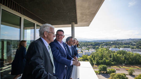 Winfried Kretschmann Besuch Hochhaus CARL