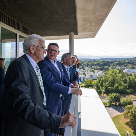 Winfried Kretschmann Besuch Hochhaus CARL
