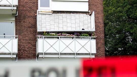 Balkon bricht in Hamburg ab - Sechs Menschen verletzt Balkon bricht in Hamburg ab - Sechs Menschen verletzt