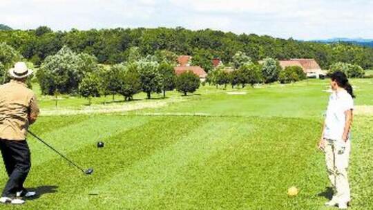 Grüne Aussichten: 2005 wurde „golf you up“ eröffnet. Im Hintergrund die Gebäude des „Karlshäuser Hofs“. Faulhaber