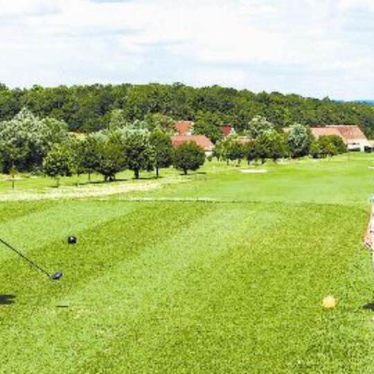 Grüne Aussichten: 2005 wurde „golf you up“ eröffnet. Im Hintergrund die Gebäude des „Karlshäuser Hofs“. Faulhaber
