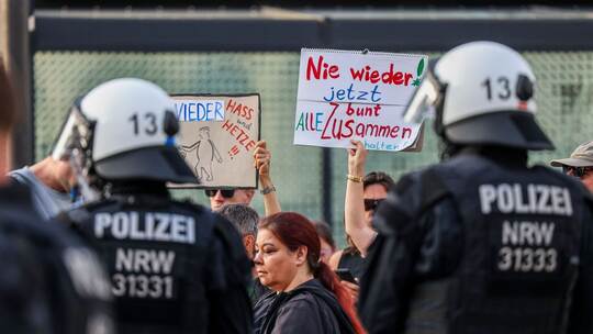 Nach der Messerattacke auf dem Solinger Stadtfest - Demonstration Nach der Messerattacke auf dem Solinger Stadtfest - Demonstration