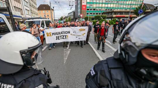 Nach der Messerattacke auf dem Solinger Stadtfest - Demonstration Nach der Messerattacke auf dem Solinger Stadtfest - Demonstration