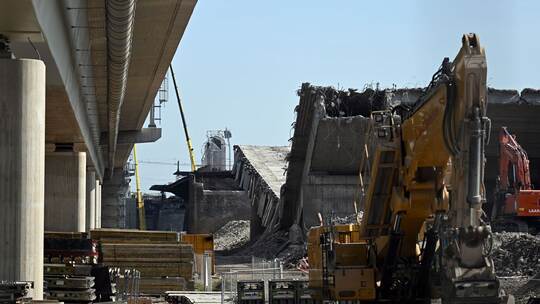 Toter und Verletzte bei Unfall an Leverkusener Brücke