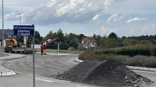 Bis spätestens 10. September sollen die Bauarbeiten am Kreisverkehr zwischen Conweiler und Schwann beendet sein. Gundel