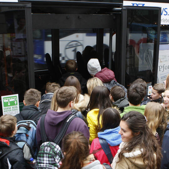 Ab Montag herrscht wieder Andrang auf die Schülerbusse. Archivfoto: Ketterl