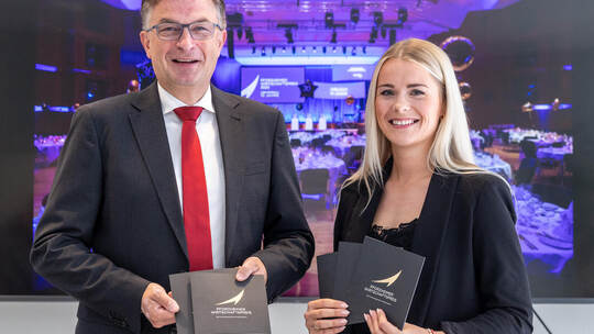 Freuen sich auf die Verleihung des Pforzheimer Wirtschaftspreises: WSP-Chef Oliver Reitz und Organisatorin Vanessa King.