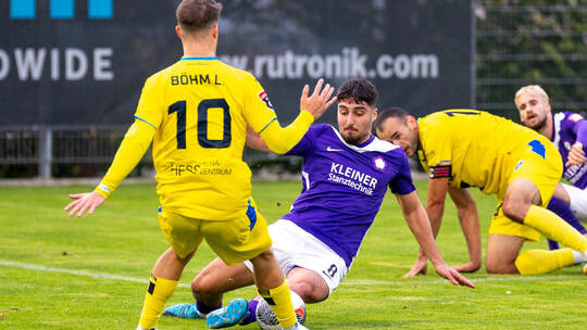 Gekämpft aber verloren hat der FC Nöttingen mit Enes Türköz (Zweiter von links) gegen den FSV Bietigheim-Bissingen. Beim 0:2 erz