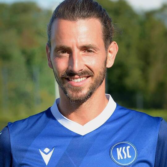 Knieprobleme bremsen Dominik Salz derzeit aus. Der Stürmer der U23 des KSC will jedoch in drei Wochen wieder zurück auf dem Plat