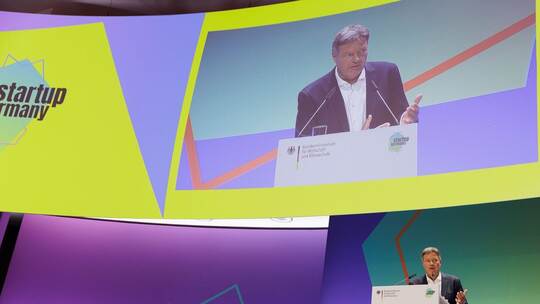 Habeck beim Startup Germany Summit 2024