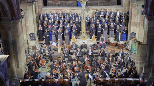Der Maulbronner Kammerchor und die Hannoversche Hofkapelle begeistern mit romantischen Meisterwerken. Tilo Keller Klosterkonzerte Maulbronn. Maulbronner Kammerchor & Hannoversche Hofkapelle. Christina Landshamer (Sopran) "Der romantische Mend