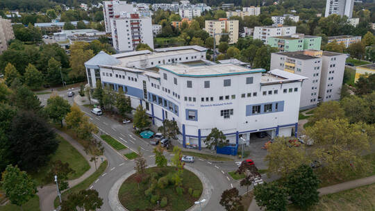 Ende der 1990er-Jahre als Einkaufszentrum gebaut und nie als solches genutzt: der mächtige Komplex mit der Adresse Haidachstraße