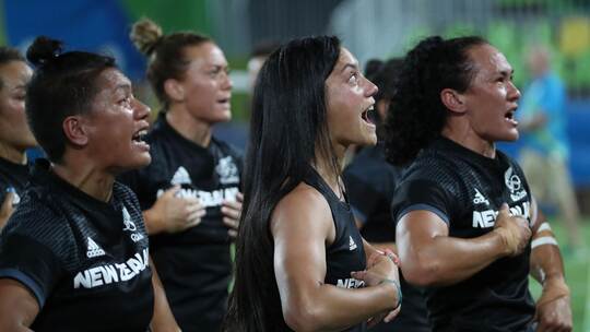 Haka der neuseeländischen Rugby-Nationalmannschaft der Frauen Haka der neuseeländischen Rugby-Nationalmannschaft der Frauen