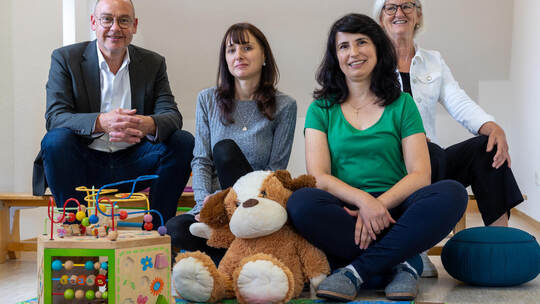 Diakoniechef Thomas Lutz, Julia Großkopf, Cristina Marques sowie Koordinatorin Sabine Ghafoor-Zadeh (von links) sind vom neuen A Neues Diakonieangebot Kinderstube Dillweißenstein
