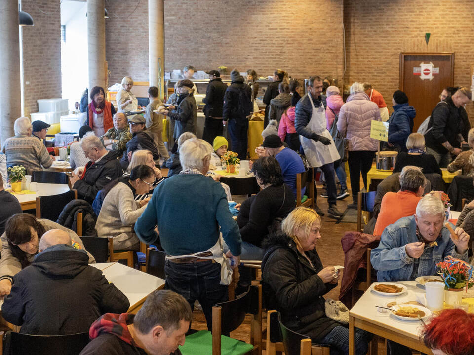Die Pforzheimer Vesperkirche liegt dem Hilfsverein am Herzen: „Menschen in Not“ ist von Beginn an dabei und seit vielen Jahren g Vesperkirche Volo Reportage